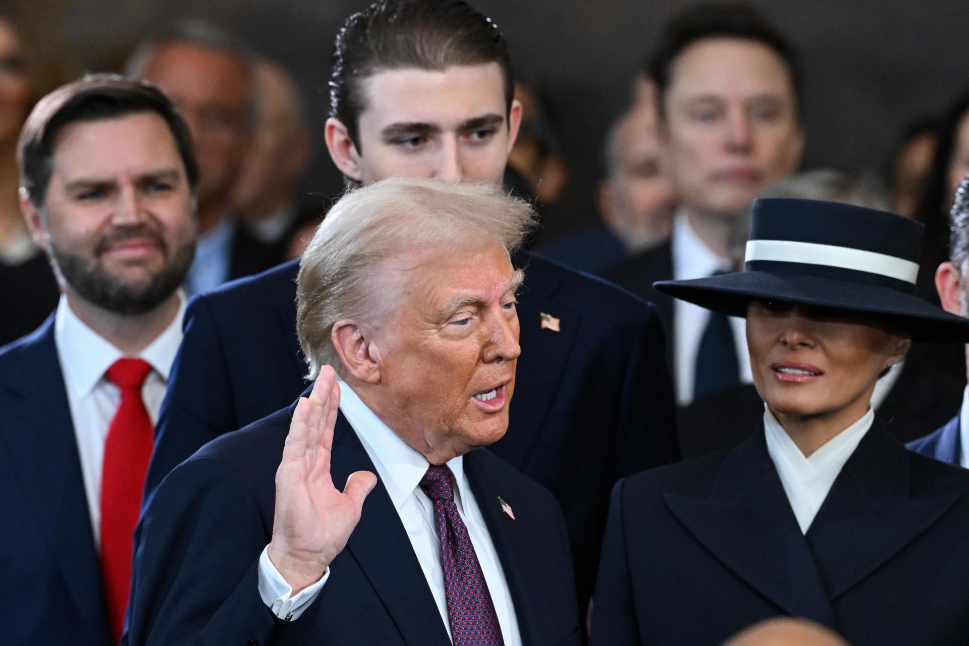 Trump eleva los aranceles globales al 15 % tras el fallo de la Corte Suprema de EE.UU