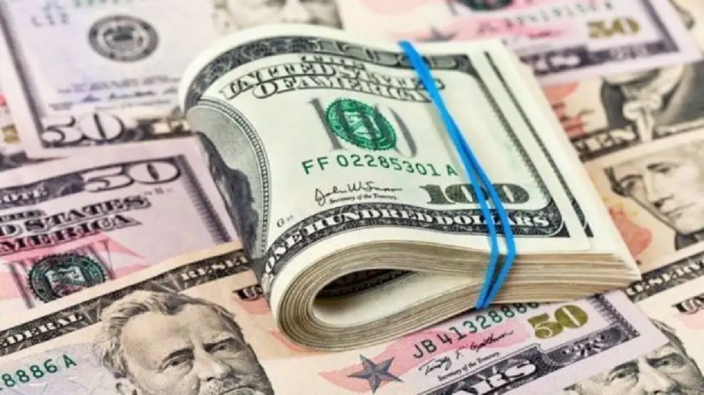 El dólar cierra estable y profundiza su tendencia a la baja en 2026