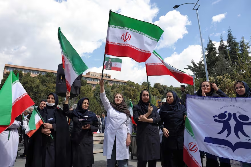 Irán organizó movilizaciones civiles para proteger infraestructura tras amenazas y un ultimátum de Estados Unidos