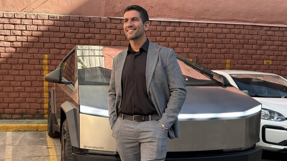 Manuel Quintar quedó en el centro de la polémica tras llegar al Congreso en una Tesla Cybertruck