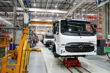 Mercedes-Benz inauguró en Zárate una nueva planta de camiones y buses tras una inversión de USD 110 millones